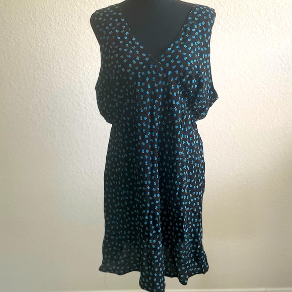 NWT BLACK AND BLUE PATTERN DRESS - Picture 3 of 14